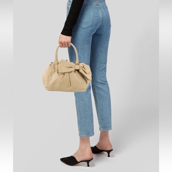 Gorgeous Valentino handbag with signature bow - Picture 3 of 17